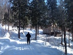 Skieur sur Les Sentier du lac