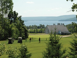 Club de golf de Pohénégamook, parcours de 9 trous.