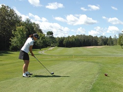 Golf, sport pour les hommes et les femmes.