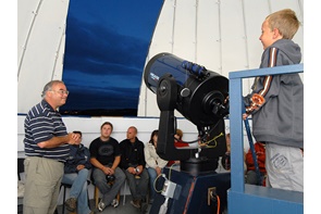 Téléscope permettant l'accès aux planètes et aux étoiles.